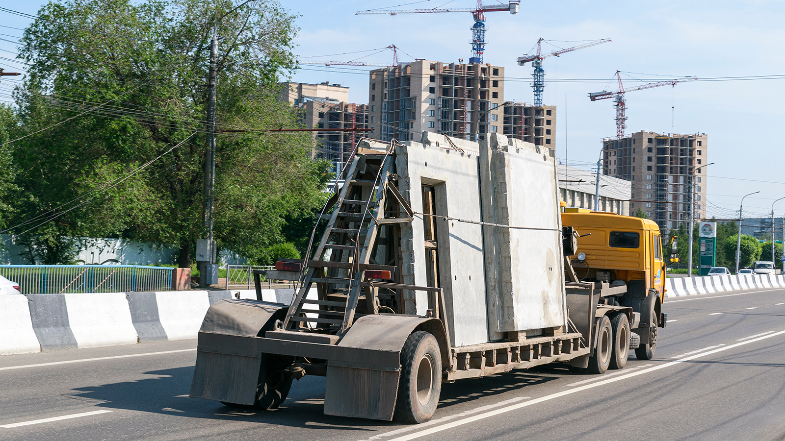 Контроль транспорта подрядчиков с помощью GPS: подробный кейс ПИК-Индустрия