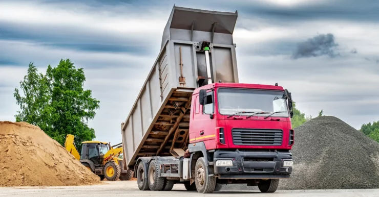 GPS-контроль поднятого кузова самосвала: как предотвратить аварии с ГдеМои